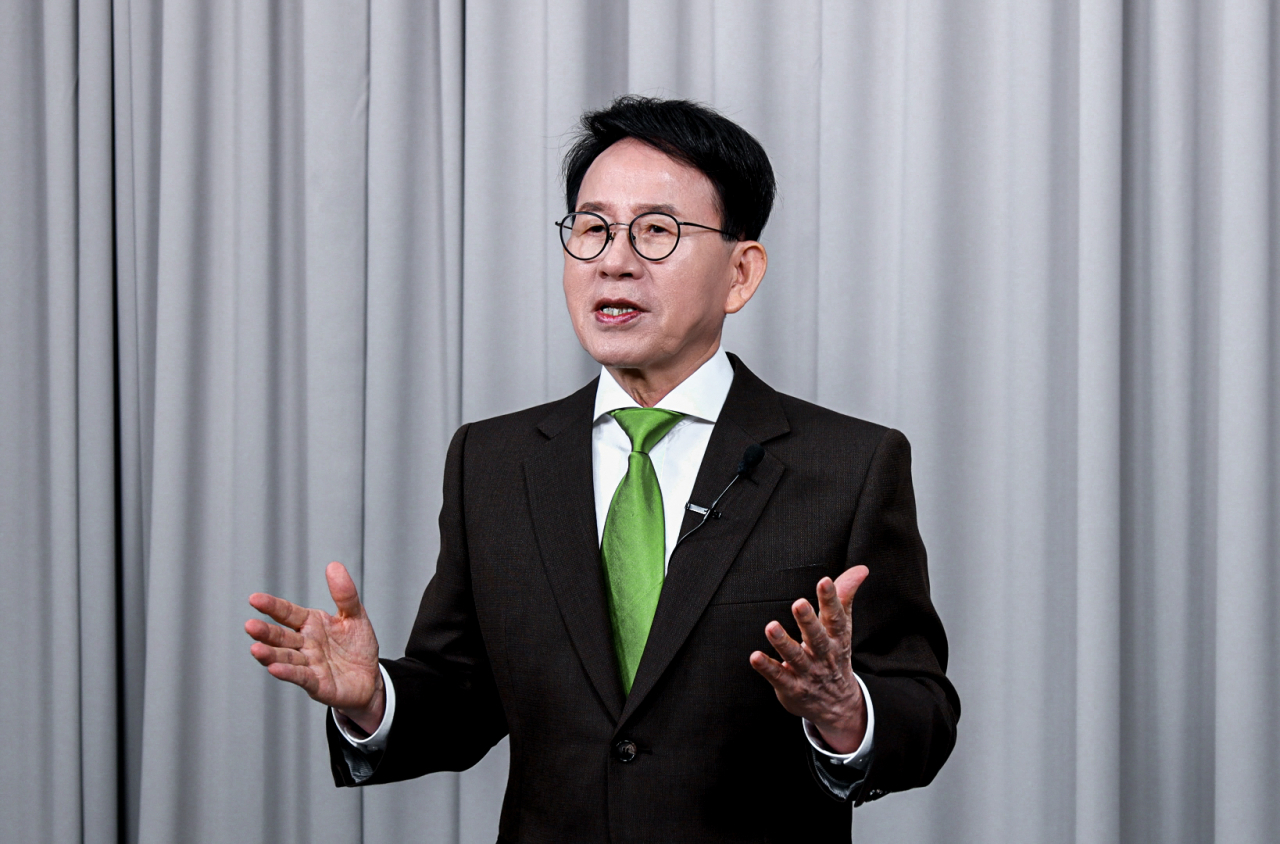 민병철 선플재단 이사장이 ALC에서 화상 강연을 하고 있다.