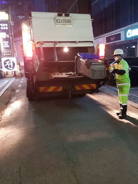 무상수거 사진. [강남구 제공]