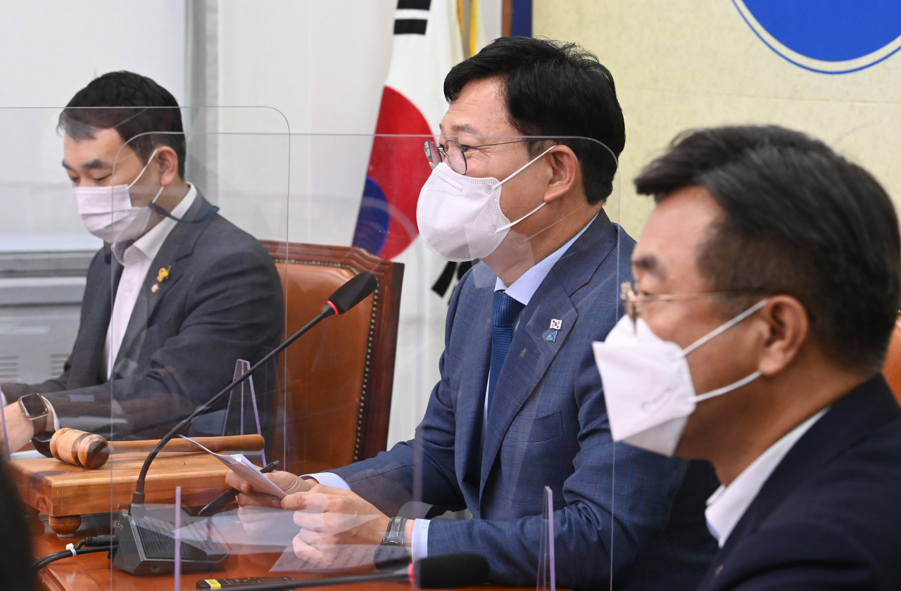 송영길 더불어민주당 대표가 5일 오전 국회에서 열린 최고위원회의에서 발언하고 있다. 이상섭 기자/