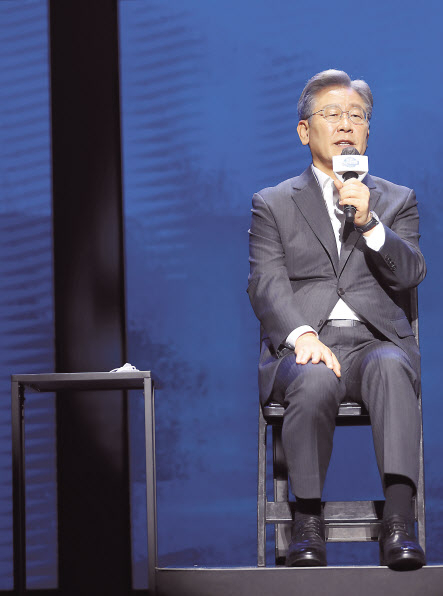 지난 4일 민주당 대선 예비경선 행사 ‘국민면접’에서 발언하고 있는 이재명 경기지사. [연합]