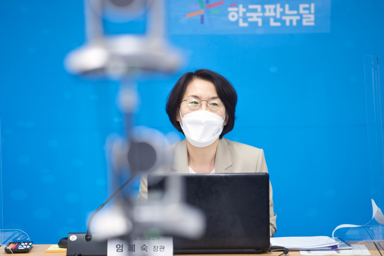 임혜숙 과학기술정보통신부 장관이 5일 오전 세종특별자치시 세종파이낸스센터 과기정통부 기자실에서 열린 '출입기자 간담회' 에 참석해 인사말을 하고 있다.[과기정통부 제공]