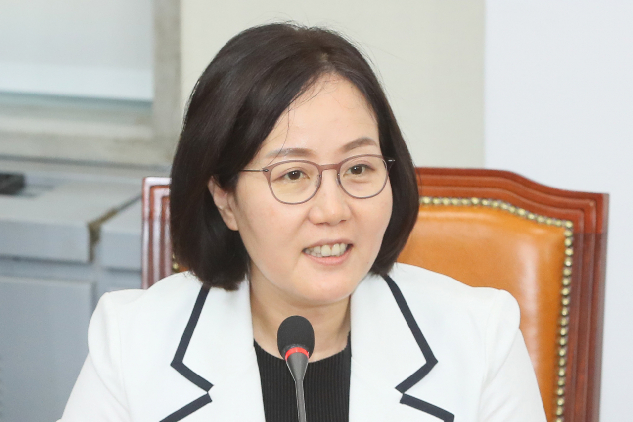 서울시가 서울도시주택공사(SH) 사장에 김현아 전 의원을 내정했다. 김 내정자는 가천대에서 도시계획학으로 학·석·박사학위를 받은 도시계획 전문가다. 2016&sim;2020년 새누리당·자유한국당·미래통합당 비례대표로 제20대 국회의원을 지냈고, 작년 5월부터 올해 4월까지 당 비상대책위원으로 활동했다. 연합뉴스