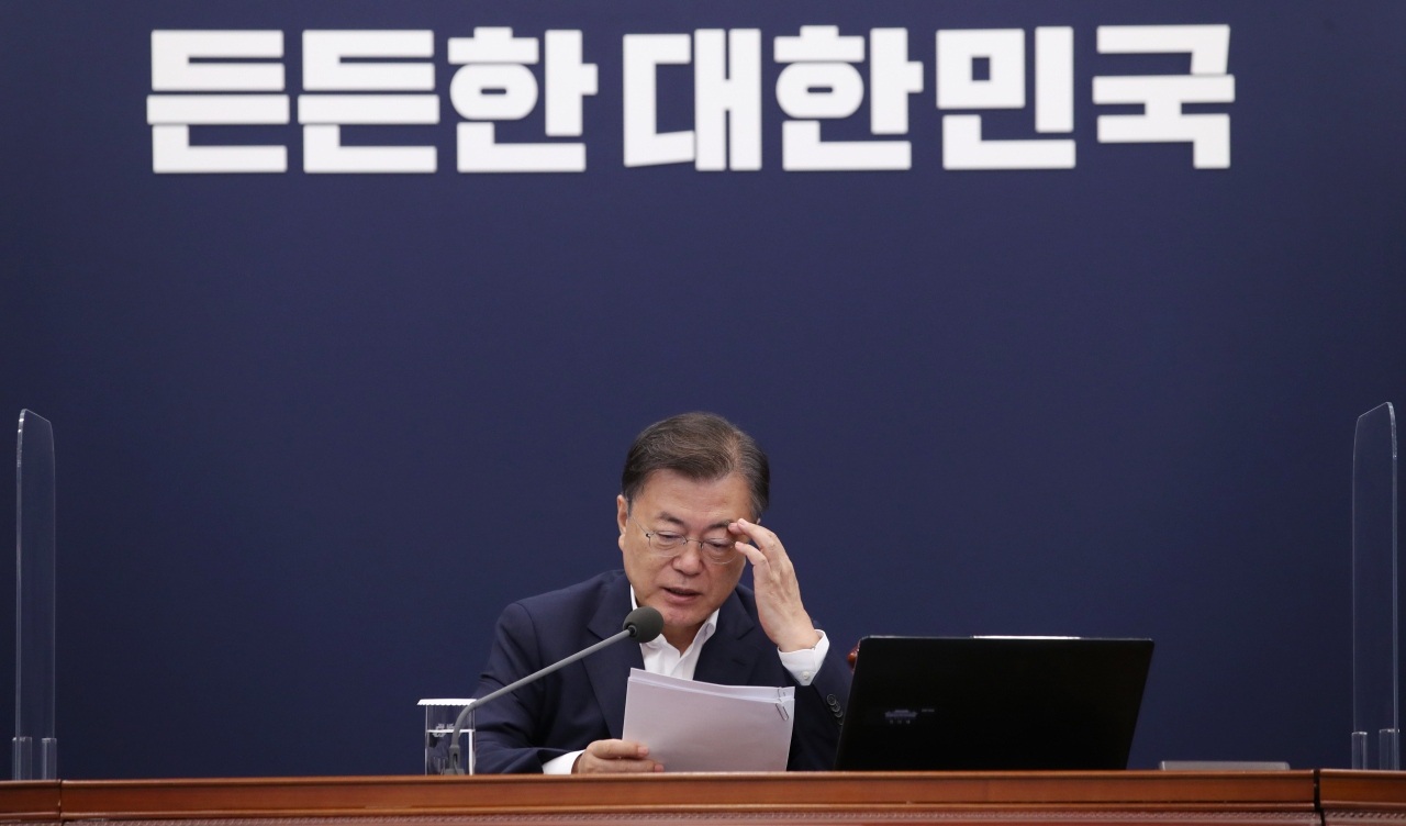 문재인 대통령이 5일 청와대 여민관에서 열린 수석·보좌관회의에서 발언하고 있다. [연합]