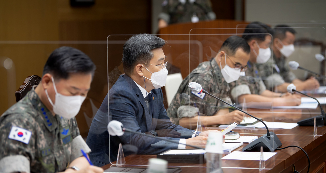 서욱 국방부 장관은 5일 주재한 ‘21-1차 전작권 전환 추진평가회의’에서 전작권 전환과 관련해 “우리 정부의 핵심 국정과제로서 책임 국방을 달성하는 필수 과업”이라며 의지를 재확인했다. [국방부 제공]