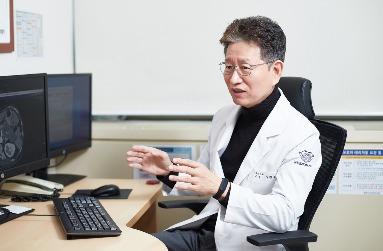 담석이 담낭에만 가만히 있으면 대개 증상이 없으나, 담석이 담낭 입구를 막거나 담관으로 이동해 가면 통증, 간기능 이상 및 황달이 생긴다. 단순한 감기나 체기로 생각해 지나치게 되면, 어느 순간 담석이 담관을 막아 급성담도염으로 진행되고 심하면 패혈증으로 사망할 수도 있어서 주의가 필요하다.