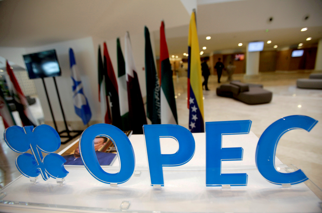 석유수출국기구(OPEC)와 러시아 등 비(非) OPEC 주요 산유국들의 협의체인 ‘OPEC 플러스(+)’가 감산 연장과 점진적 증산 합의를 위한 5일(현지시간) 회의를 전격 취소했다. [로이터]