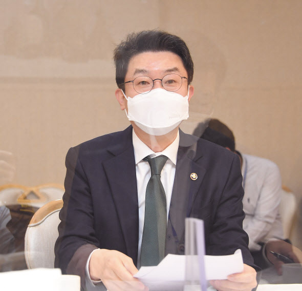 이억원 기획재정부 1차관이 6일 정부서울청사에서 제1차 외환건전성협의회를 개최하고 있다. [기획재정부 제공]