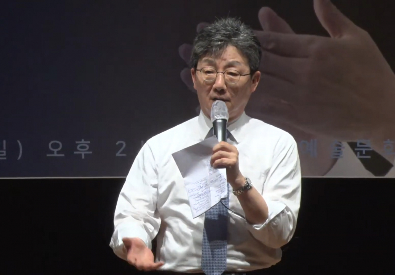 유승민 전 국회의원이 4일 경북 포항문화예술회관에서 열린 희망22 동행포럼 포항 창립총회에서 강연하고 있다. [연합]