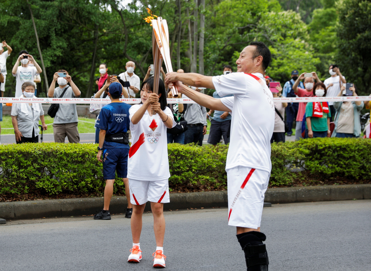 6일 일본 사이타마현(縣) 아사카시(市)에서 2020 도쿄올림픽 성화 봉송 행사가 개최되고 있다. [로이터]