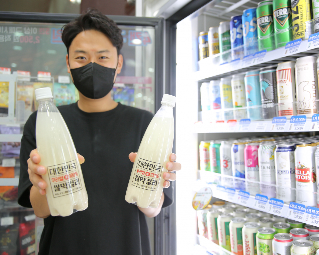 GS25가 지난달 30일 전용 상품으로 출시한 우리술대한민국쌀막걸리750ML. [GS25 제공]