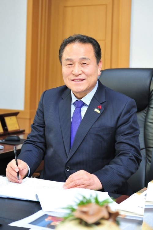 [김영만 군위군수]