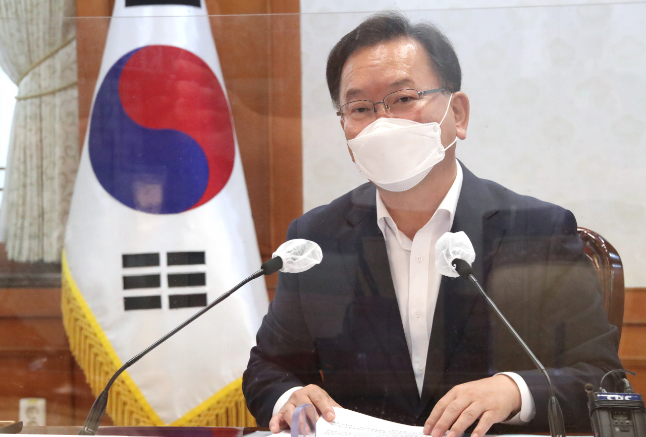김부겸 국무총리가 7일 정부서울청사에서 열린 공직기강 부패방지 관계장관회의를 주재하며 발언하고 있다. [연합]