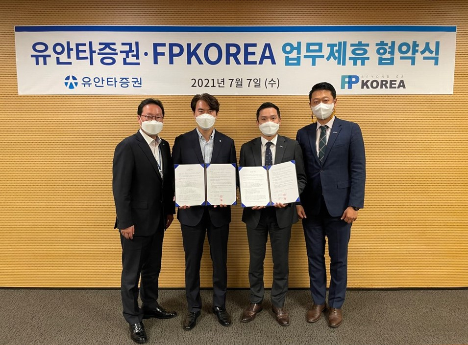 왼쪽부터 장원학 유안타증권 PB지원팀장, 장성철 유안타증권 리테일전략본부장, 김민석 FP코리아금융서비스 CEO, 봉원용 FP코리아금융서비스 영업총괄이사. [사진=유안타증권]