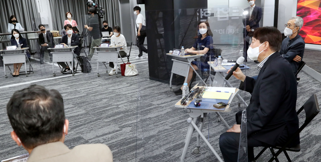 윤석열 전 검찰총장이 8일 오전 서울 강남구 팁스타운에서 열린 '스타트업 현장 간담회'에서 발언하고 있다. [연합]