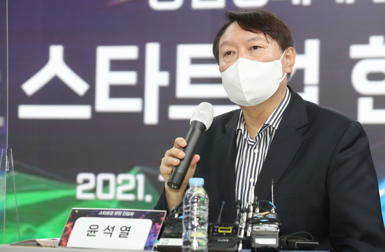 윤석열 전 검찰총장이 8일 오전 서울 강남구 팁스타운에서 열린 '스타트업 현장 간담회'에서 발언하고 있다. [연합]