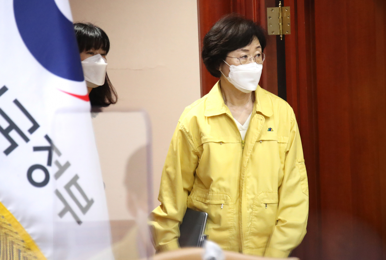 정영애 여성가족부 장관(사진 오른쪽). [연합]