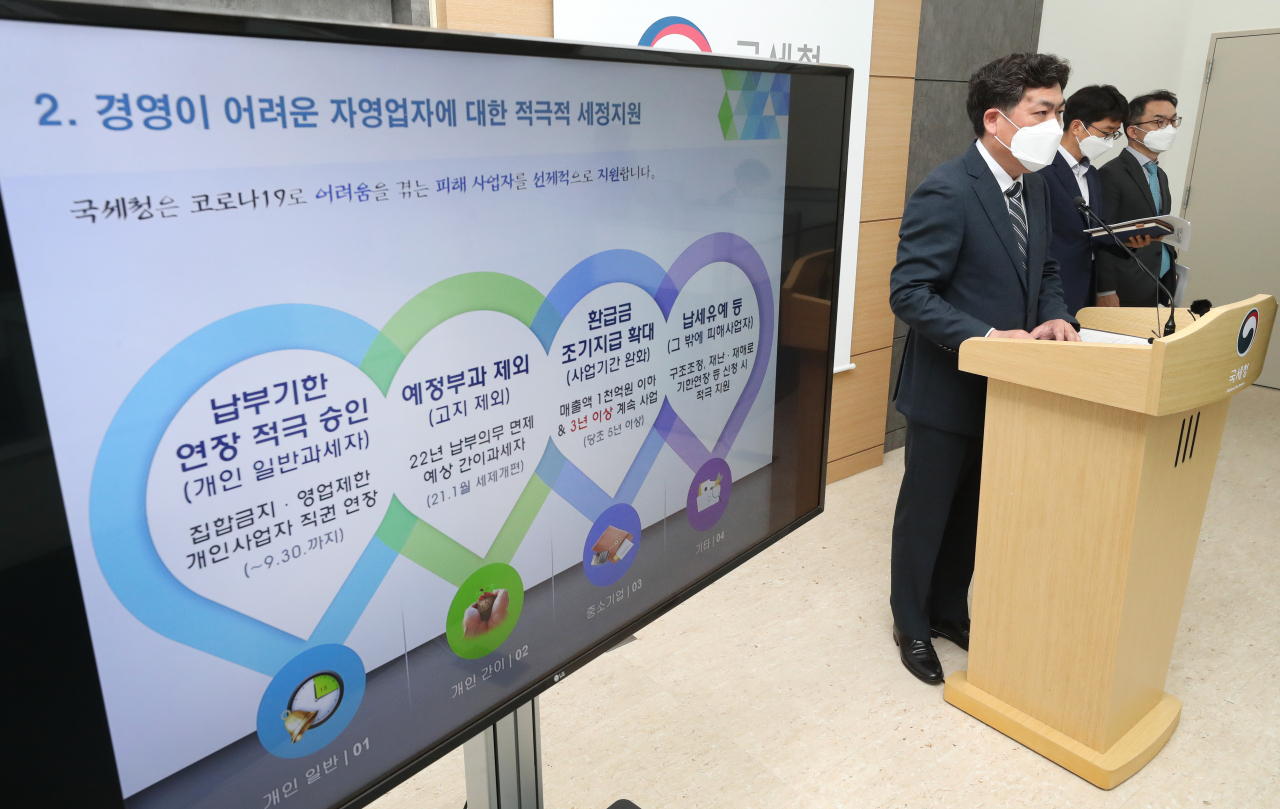 김태호 국세청 개인납세국장이 8일 정부세종2청사에서 올해 제1기 부가가치세 확정신고와 관련해 브리핑하고 있다.[연합]
