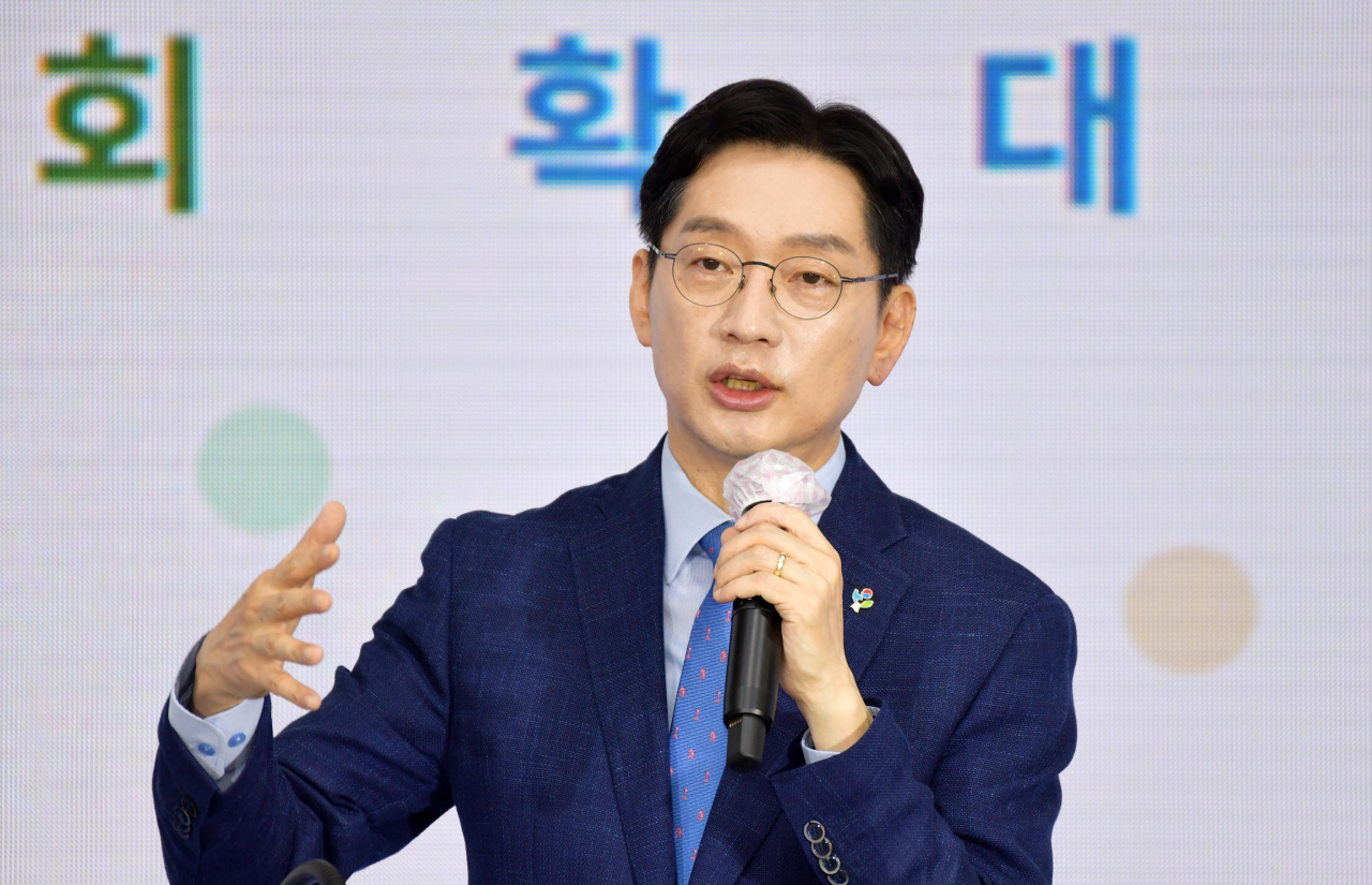 김경수 경남지사가 지난달 28일 도청 대회의실에서 민선 7기 취임 3주년 기자회견을 하고 있다. [연합]