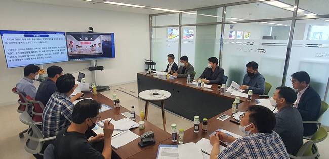 광양만권경제청이 8일 중국 영성시 상무국과 온라인 투자유치 설명회를 열고 있다.