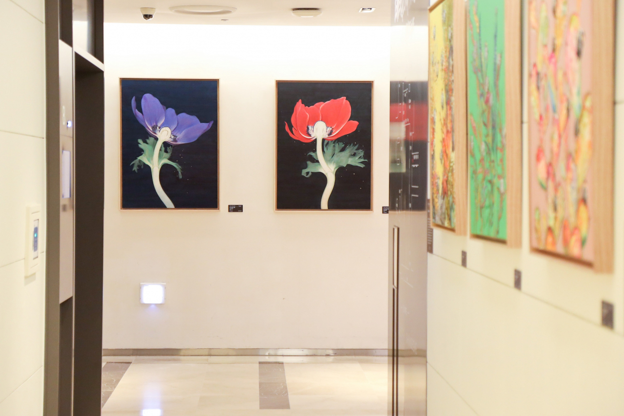 신세계백화점이 강남점에 이어 경기점과 타임스퀘어점에서도 예술품 전시 및 판매에 나선다. 경기점 전시 모습.[신세계백화점 제공]
