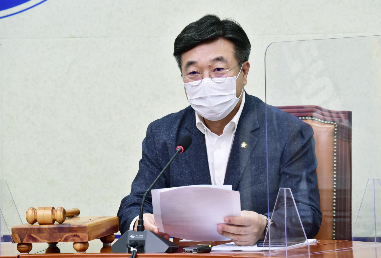 윤호중 더불어민주당 원내대표가 12일 서울 여의도 국회에서 열린 당 최고위원회의에서 발언하고 있다. [이상섭 기자]
