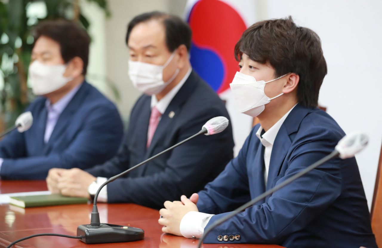 이준석(맨 오른쪽) 국민의힘 대표가 9일 오후 서울 여의도 국회에서 열린 대선 경선준비위원회 1차 회의에서 발언하고 있다. 이상섭 기자
