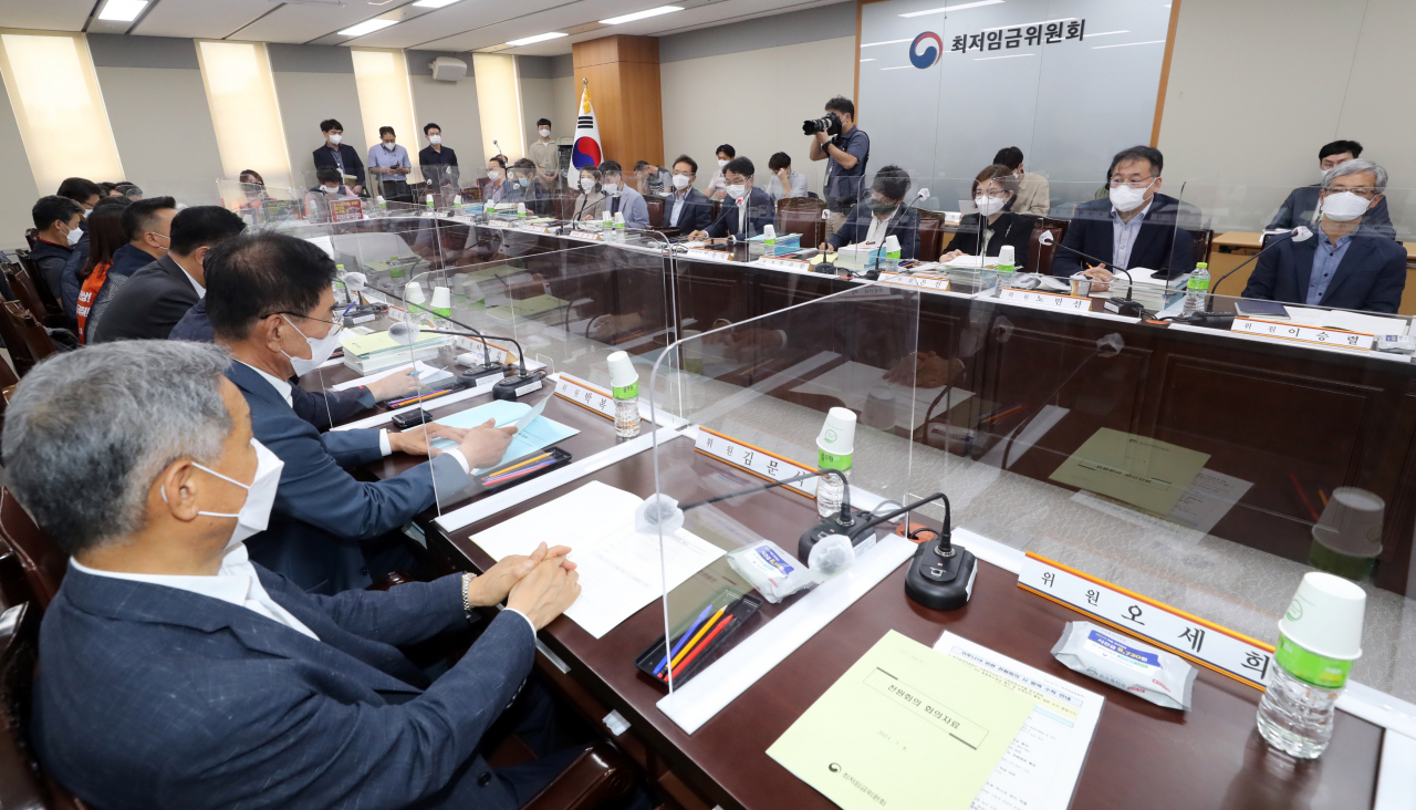 지난 8일 세종시 정부세종청사 최저임금위원회 회의실에서 8차 전원회의가 열리고 있다. [연합]