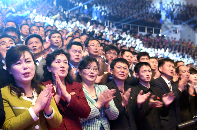 2018년 평양 류경정주영체육관에서 열린 남북합동공연을 관람하는 북한 관객들의 모습. [연합]