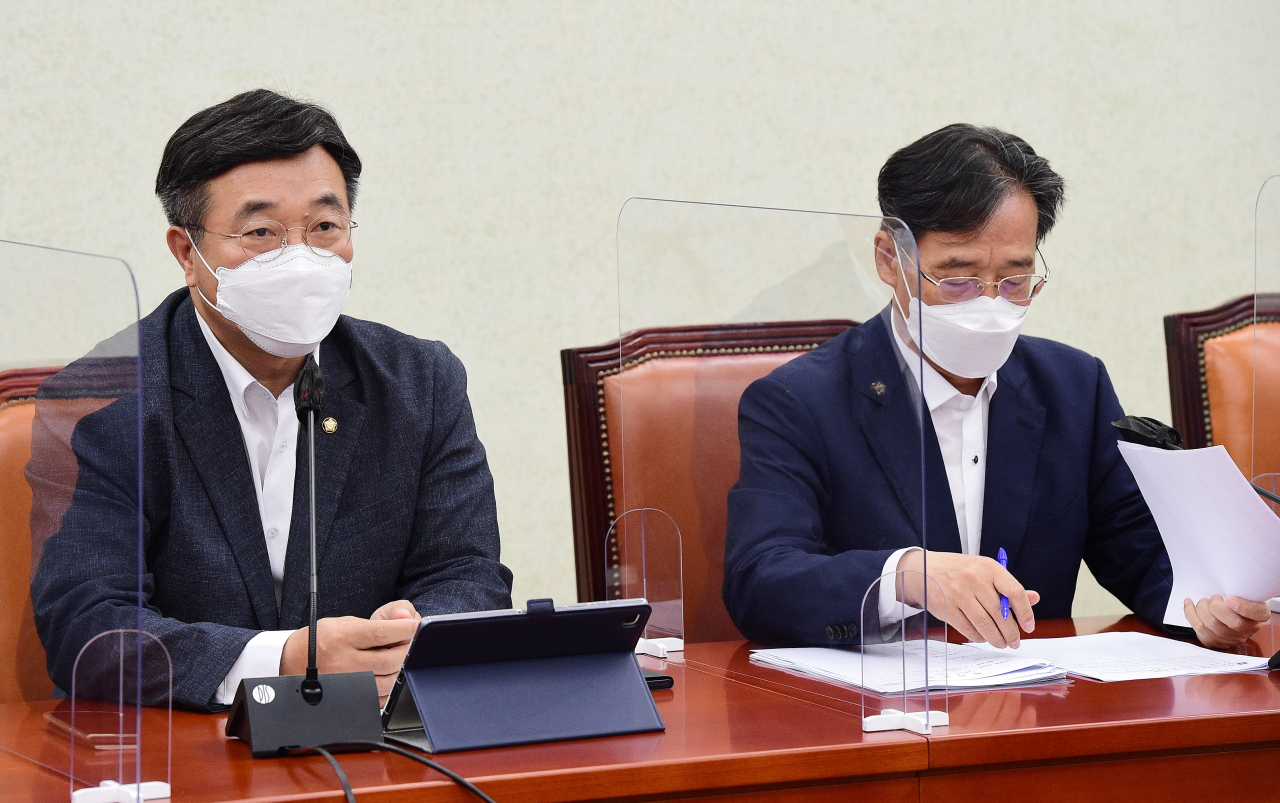 윤호중 더불어민주당 원내대표가 13일 국회에서 열린 원내대책회의에서 발언하고 있다. [이상섭 기자]