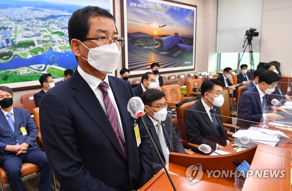질의받는 권순호 현대산업개발 대표이사