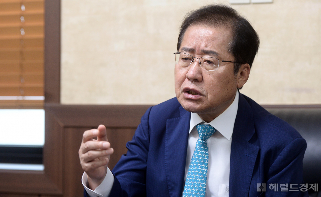 대권에 도전하는 홍준표 국민의힘 의원이 지난달 13일 오후 서울 여의도에 위치한 선거 캠프에서 본지와 인터뷰를 하고 있다. [이상섭 기자/babtong@heraldcorp.com]