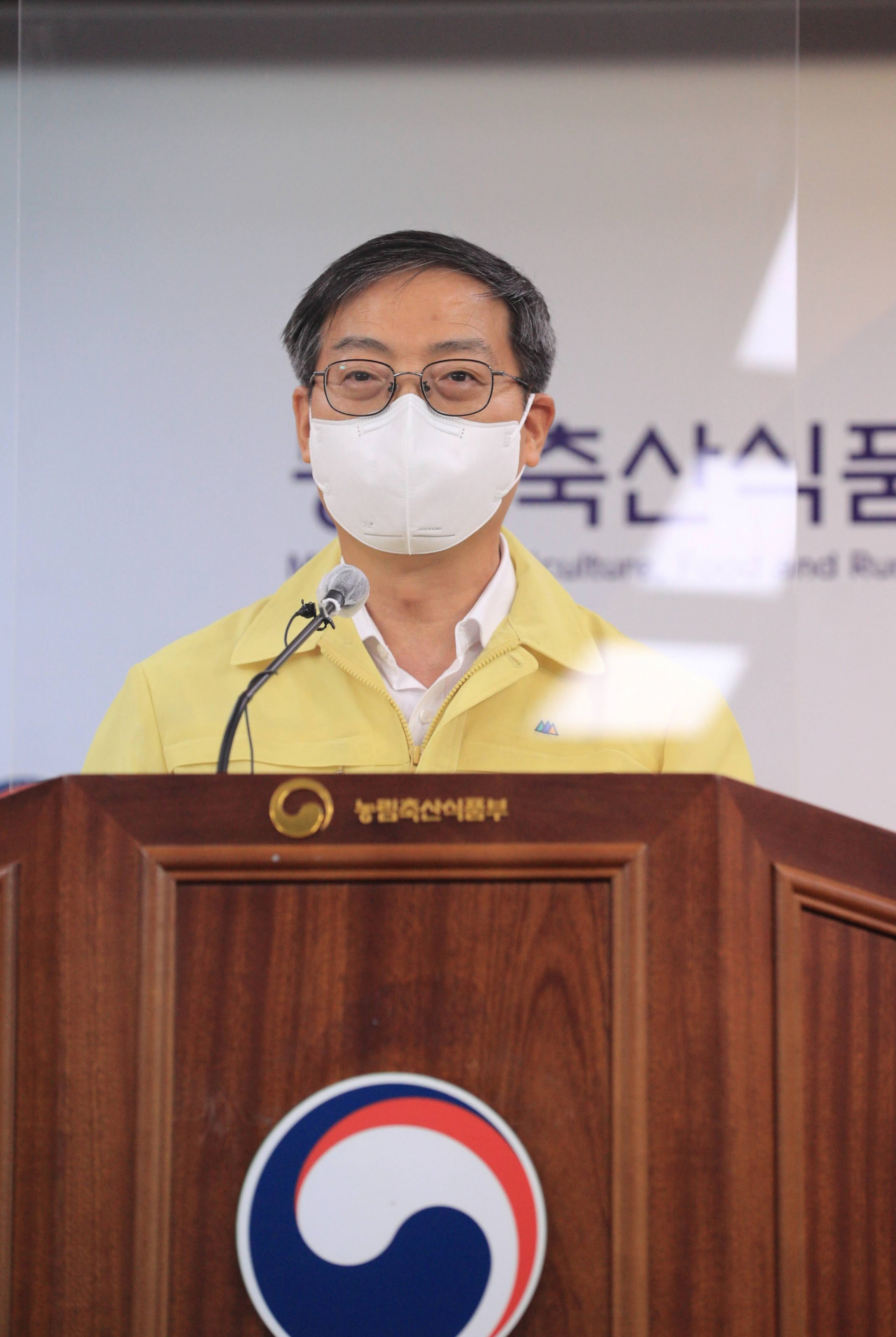 박병홍 농림축산식품부 차관보가 14일 정부세종청사에서 고병원성 조류인플루엔자(AI) 방역 질병관리등급제 시범 도입관련 브리핑을 하고 있다.[농림축산식품부 제공]