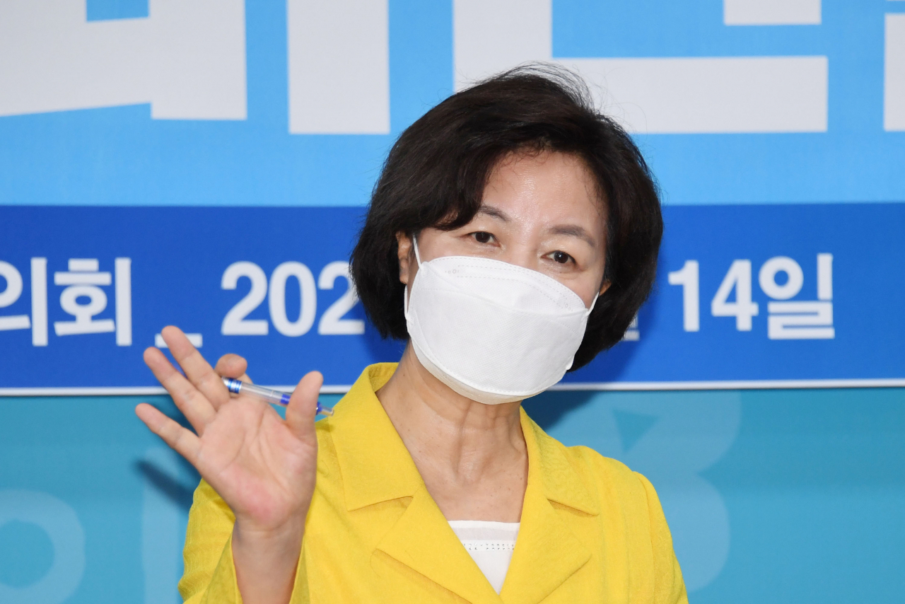 더불어민주당 대권 주자인 추미애 후보가 지난 14일 광주시의회에서 기자회견을 하고 있다. [연합]