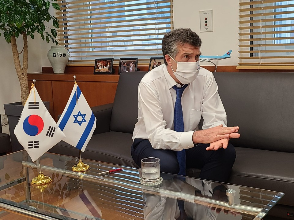 Akiva Tor, Israeli Ambassador to South Korea, had an interview with Herald Business at the embassy in central Seoul, July 12th. Photo was taken under the disinfection guideline.