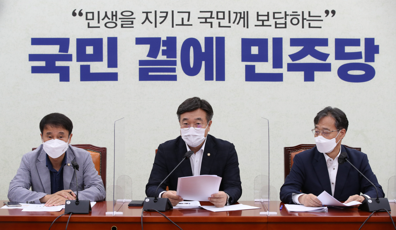 더불어민주당 윤호중 원내대표가 15일 서울 여의도 국회에서 열린 정책조정회의에서 발언하고 있다. 연합뉴스