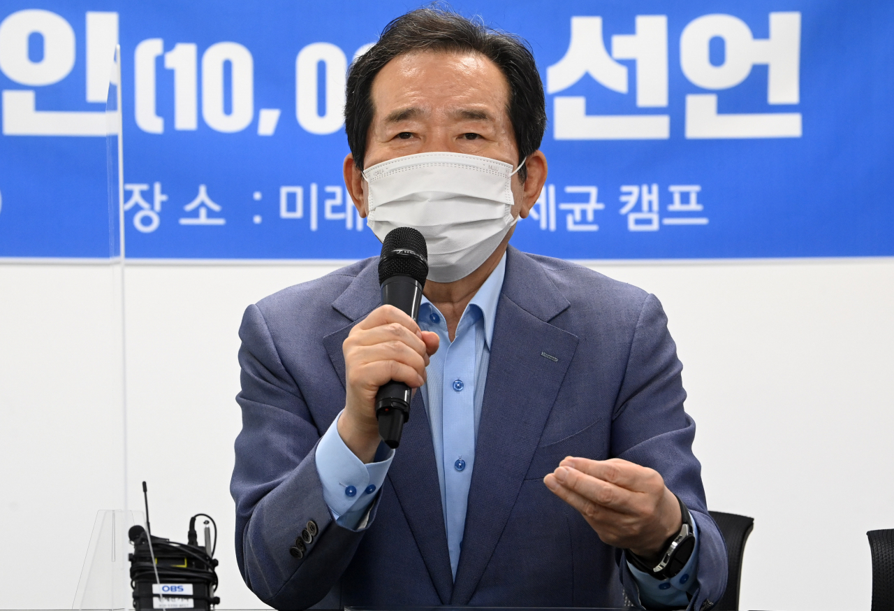 더불어민주당 정세균 대선 예비 후보가 16일 서울 여의도 선거캠프에서 열린 '준비된 경제대통령 정세균 후보 지지 노동자 일만인 선언'에서 노동정책을 발표하고 있다. [연합]