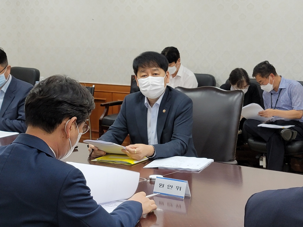 구윤철 국무총리실 국무조정실장(장관)이 16일 정부서울청사에서 열린 일본 후쿠시마 원전 오염수 테스크포스(TF) 관계부처회의를 주재하고 있다.[국무총리실 제공]