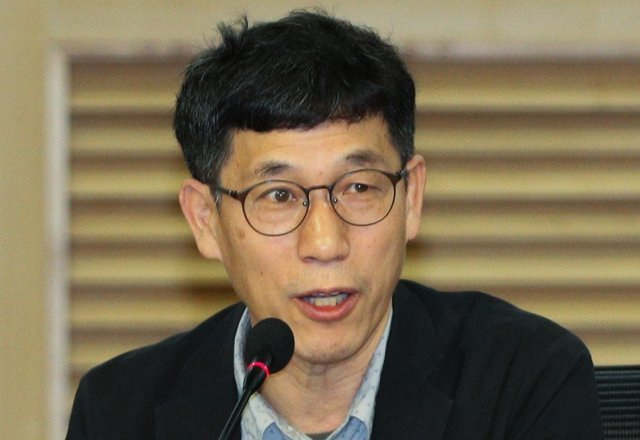 진중권 전 동양대 교수는 윤석열 후보를 만났다는 사실을 최근 공개했다. [사진=연합]