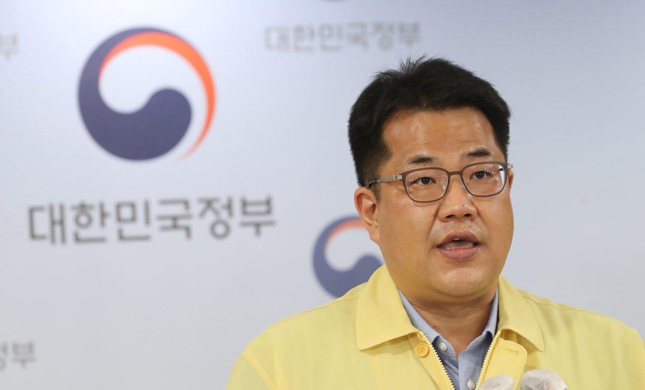 손영래 중앙사고수습본부 전략기획반장(보건복지부 대변인)이 18일 정부서울청사에서 코로나19 중대본 회의결과 브리핑을 하고 있다. [연합뉴스 제공]