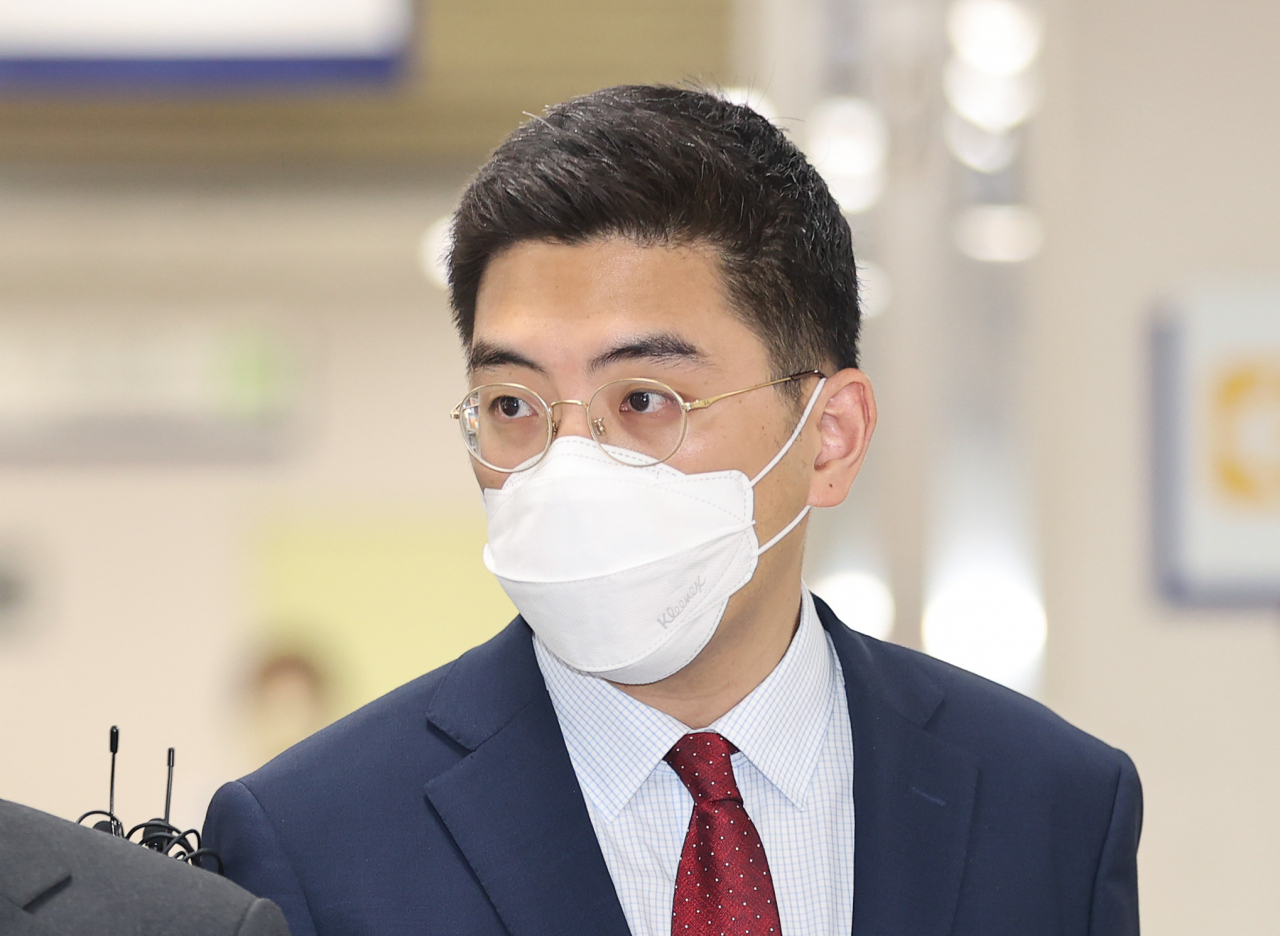 취재원에 대한 강요미수 혐의를 받는 이동재 전 채널A 기자가 지난 16일 오후 서울 서초구 중앙지법에서 열린 1심 선고 공판에 출석하고 있다. [연합]
