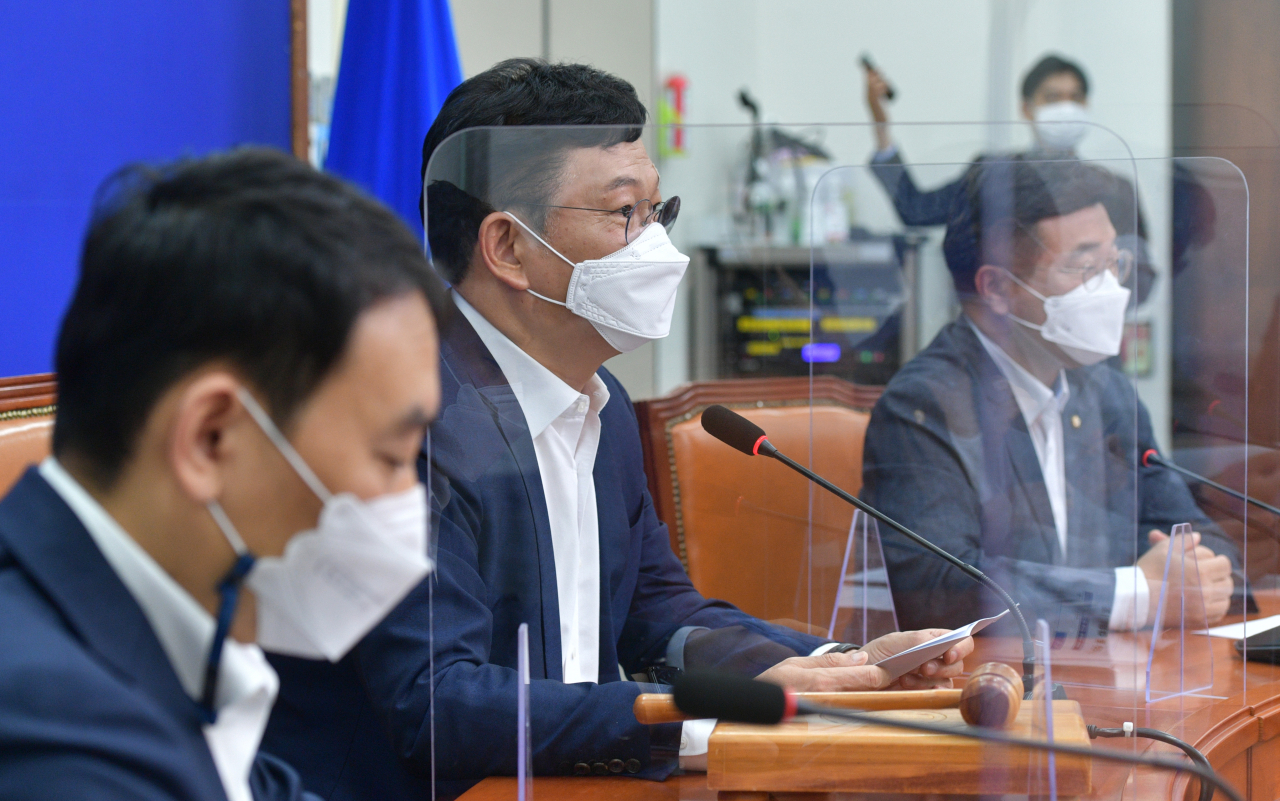 더불어민주당 송영길 대표가 19일 오전 서울 여의도 국회에서 열린 최고위원회의에서 발언하고 있다. 연합뉴스