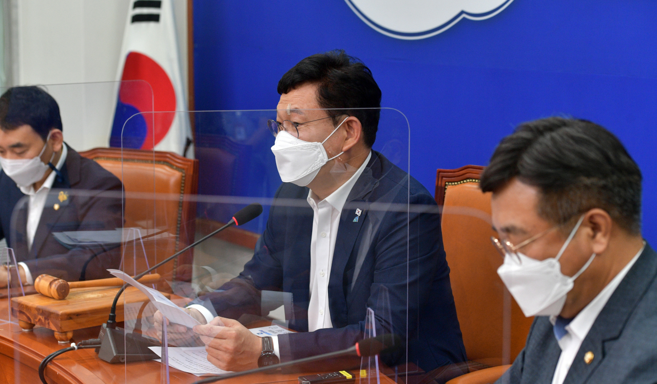 더불어민주당 송영길 대표가 19일 오전 서울 여의도 국회에서 열린 최고위원회의에서 발언하고 있다. [연합]