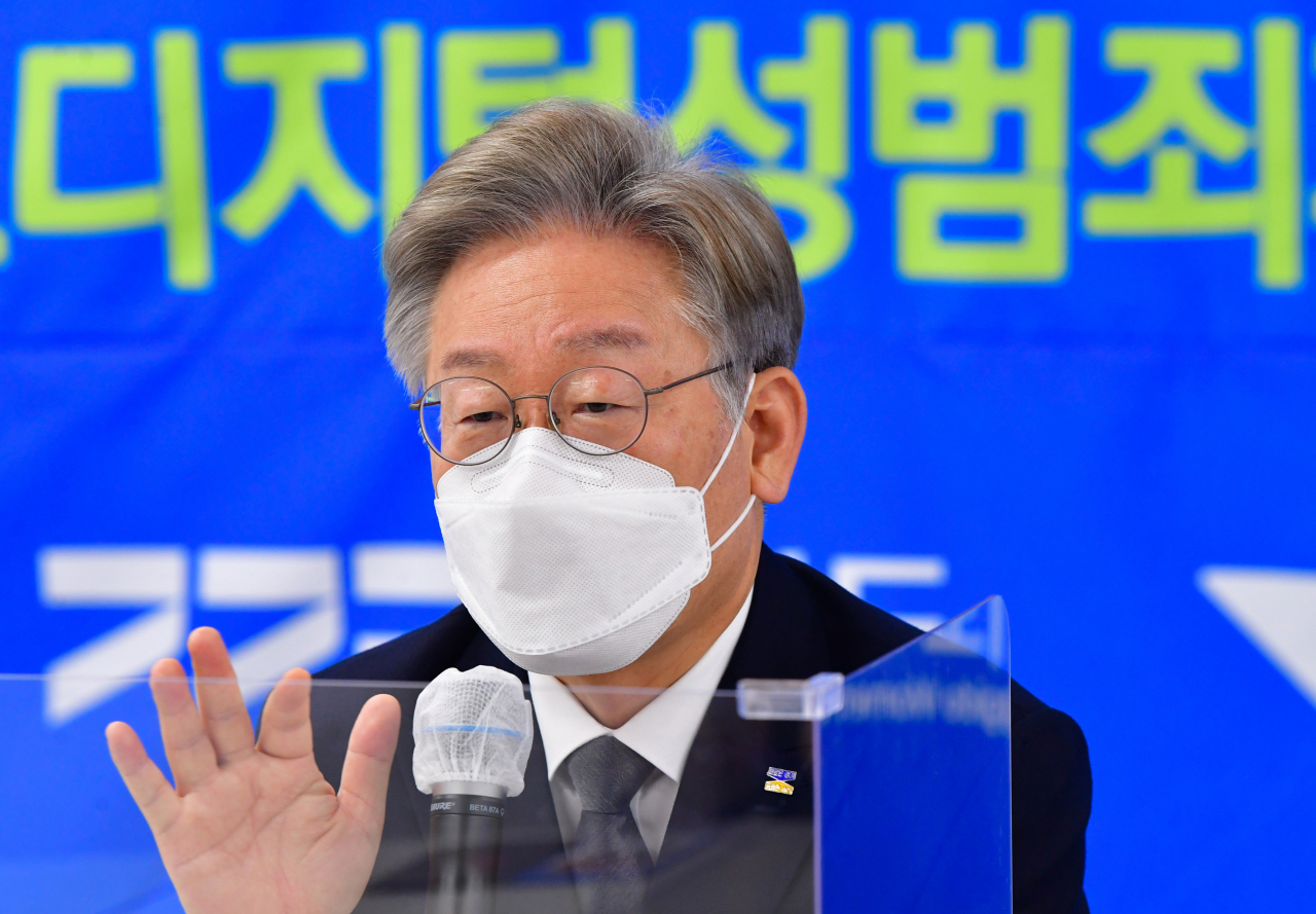 이재명 경기도지사가 19일 오전 경기도 수원시 장안구 경기도 디지털성범죄 피해자 원스톱 지원센터를 방문해 발언하고 있다. 연합뉴스