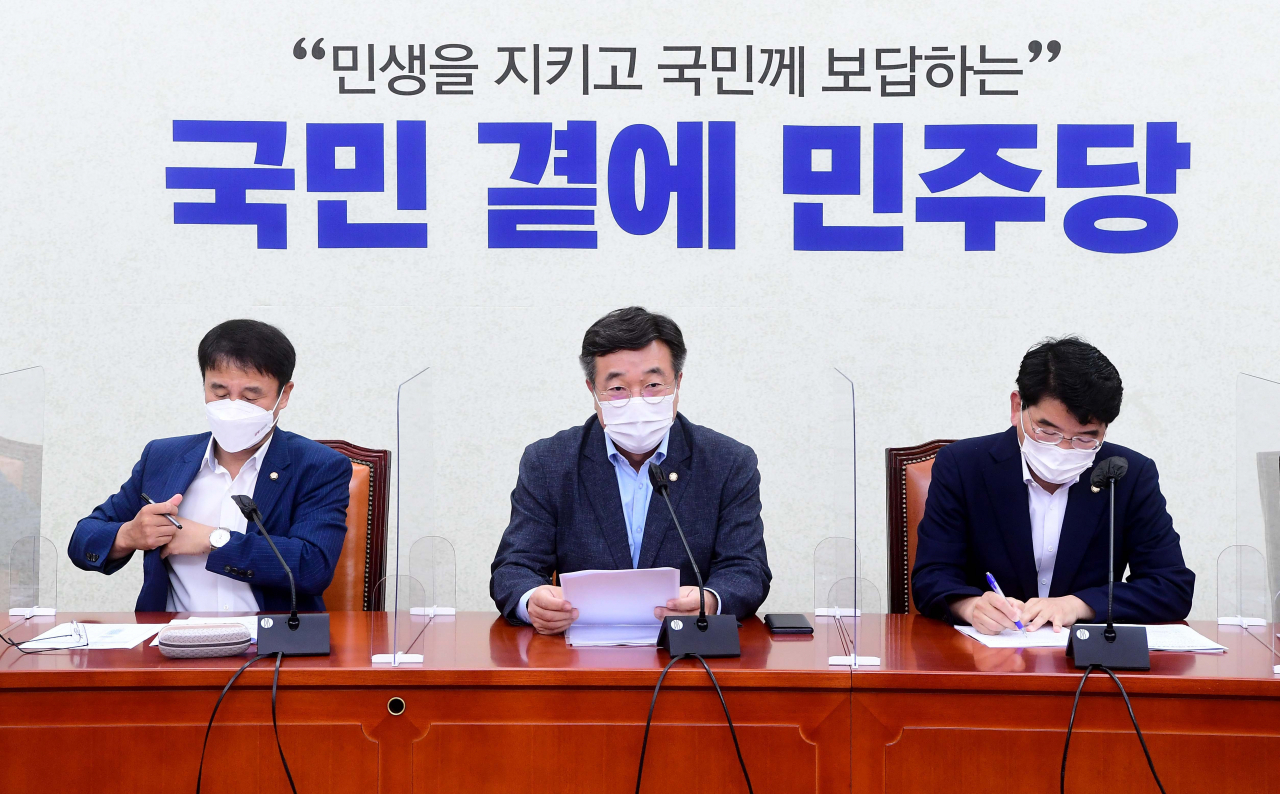 더불어민주당 윤호중 원내대표가 20일 서울 여의도 국회에서 열린 원내 대책회의에서 발언하고 있다. 연합뉴스