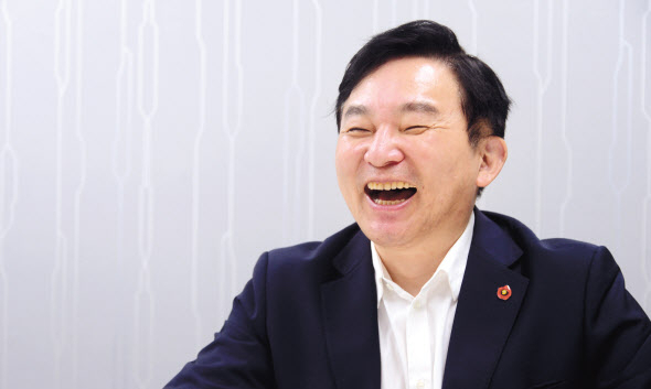 국민의힘 대권주자인 원희룡 제주도지사가 지난 19일 오후 서울 여의도 제주도서울본부에서 헤럴드경제와 인터뷰를 하고 있다. 이상섭 기자