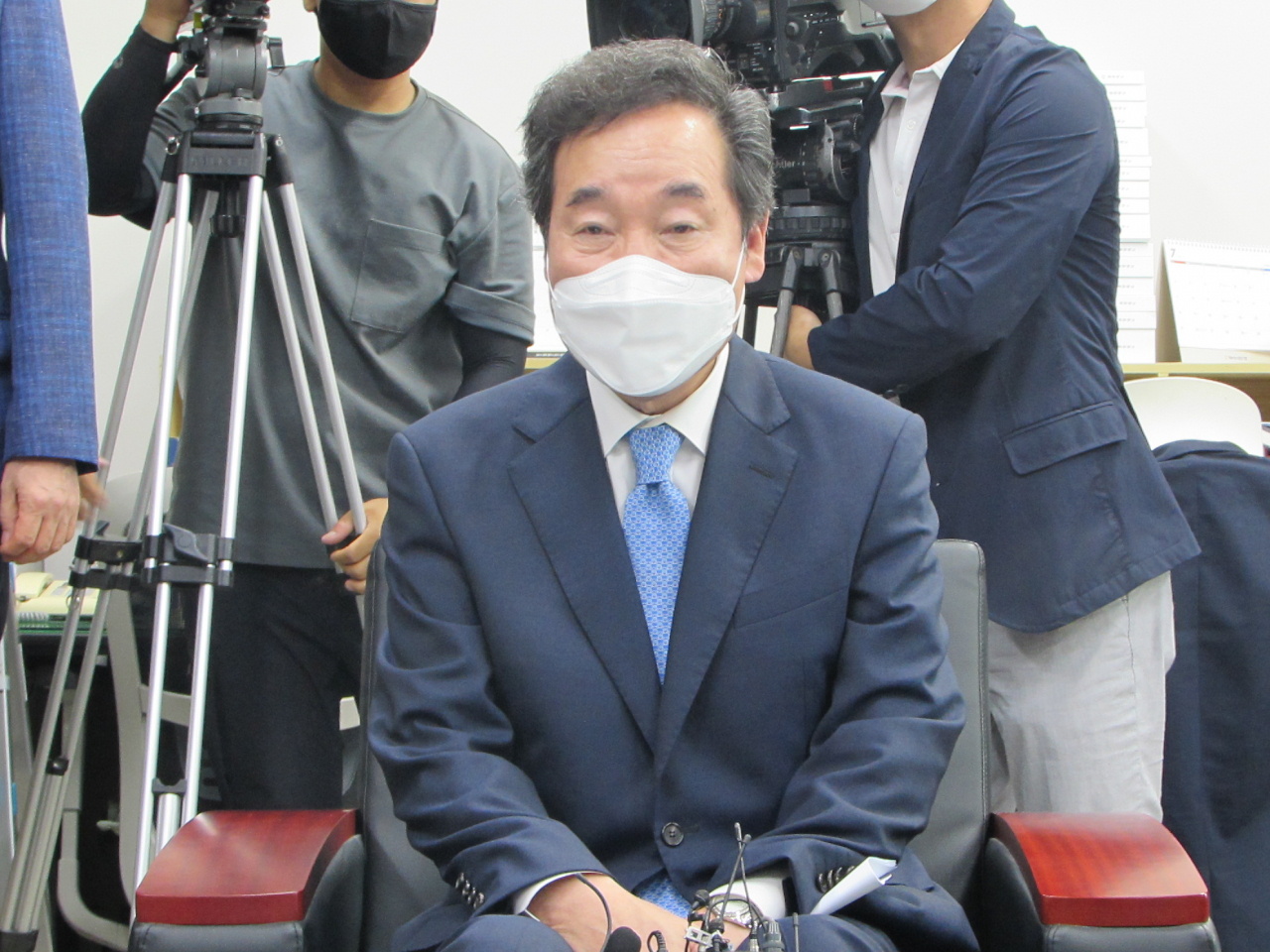 20일 충북도청을 찾은 더불어민주당 이낙연 전 대표가 인사말을 하고 있다. 대권주자인 이 전 대표는 이 자리에서 지역현안 지원을 약속했다. [연합]