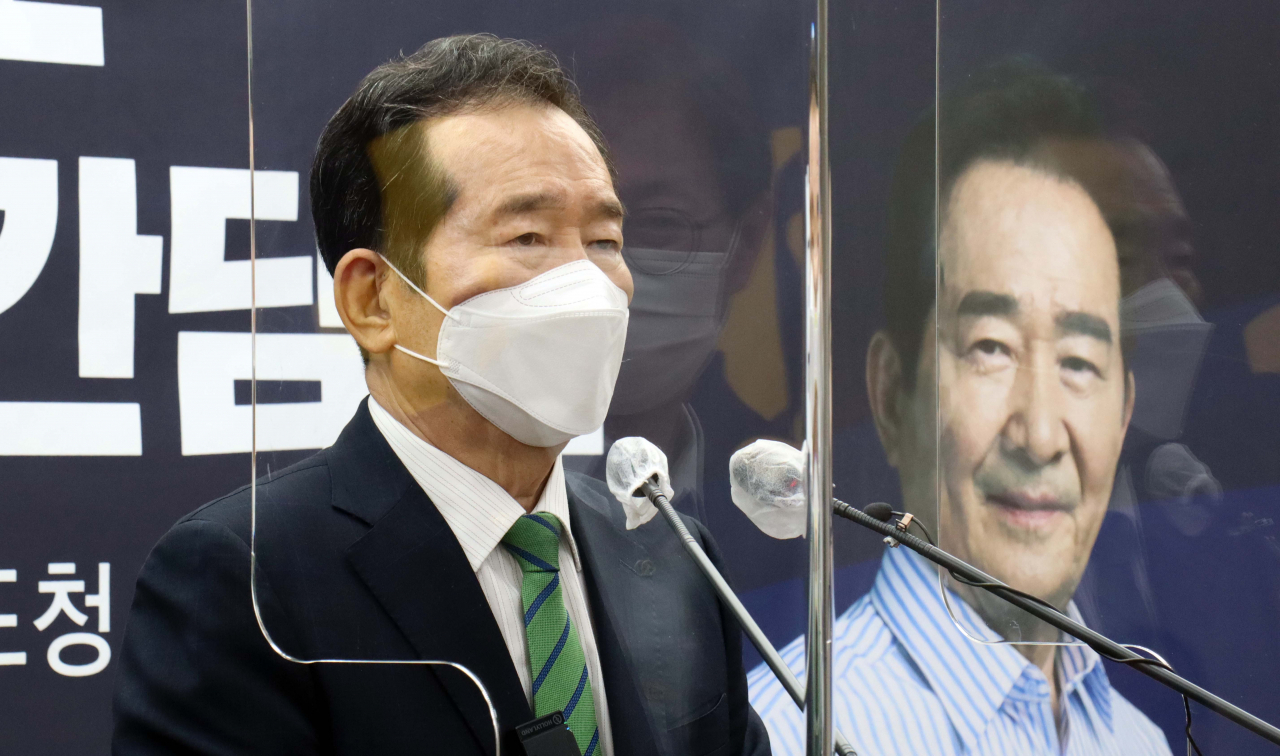 더불어민주당 경선 후보인 정세균 전 총리가 20일 충남도청 기자실을 방문해 경선 첫 결전지인 충남지역 공약을 발표하고 있다. [연합]