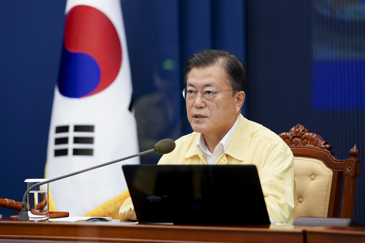 문재인 대통령이 20일 오전 청와대에서 열린 영상 국무회의에서 발언하고 있다. [연합]