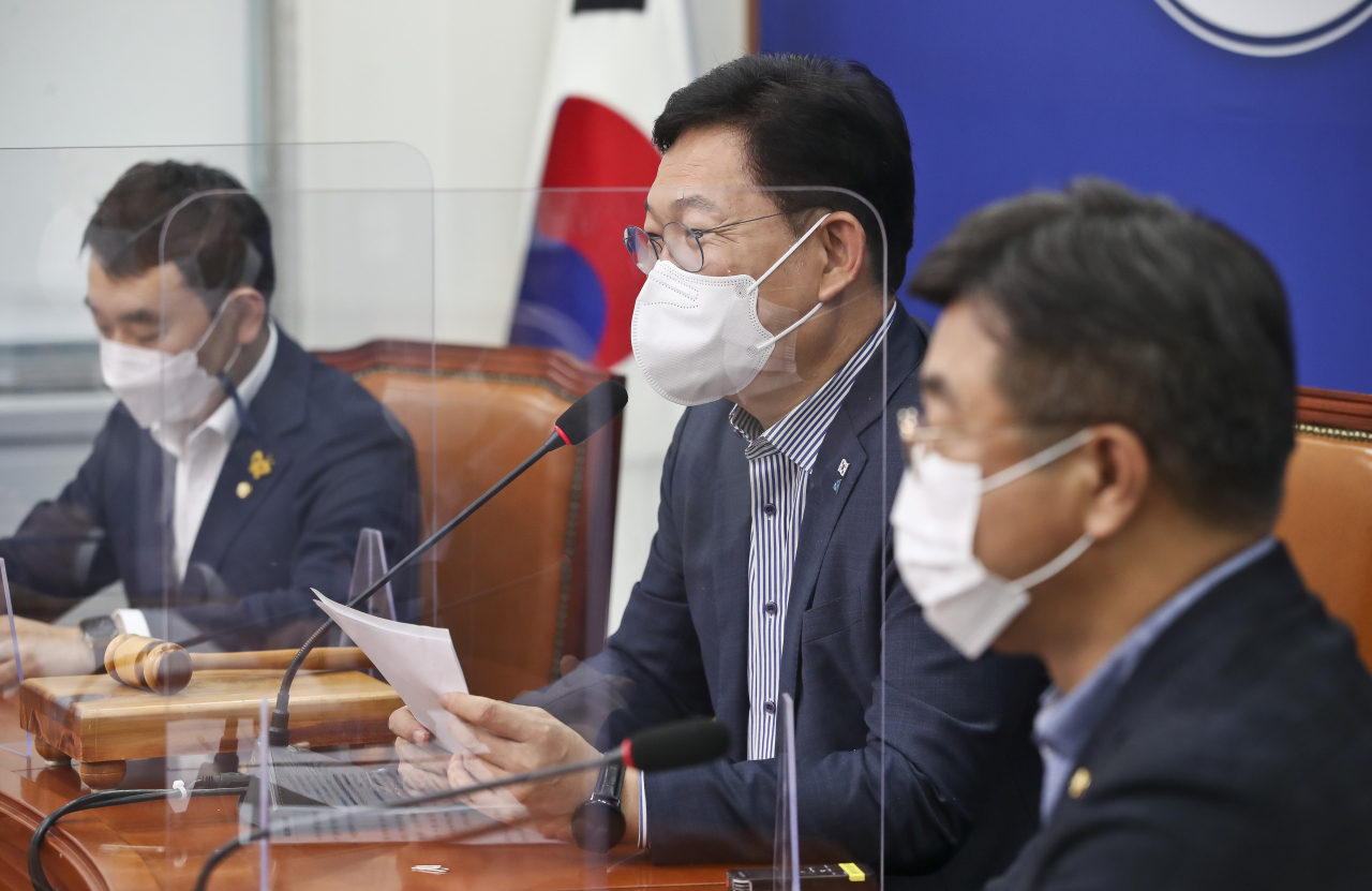 송영길 더불어민주당 대표가 21일 서울 여의도 국회에서 열린 최고위원회의에서 발언하고 있다. 이상섭 기자