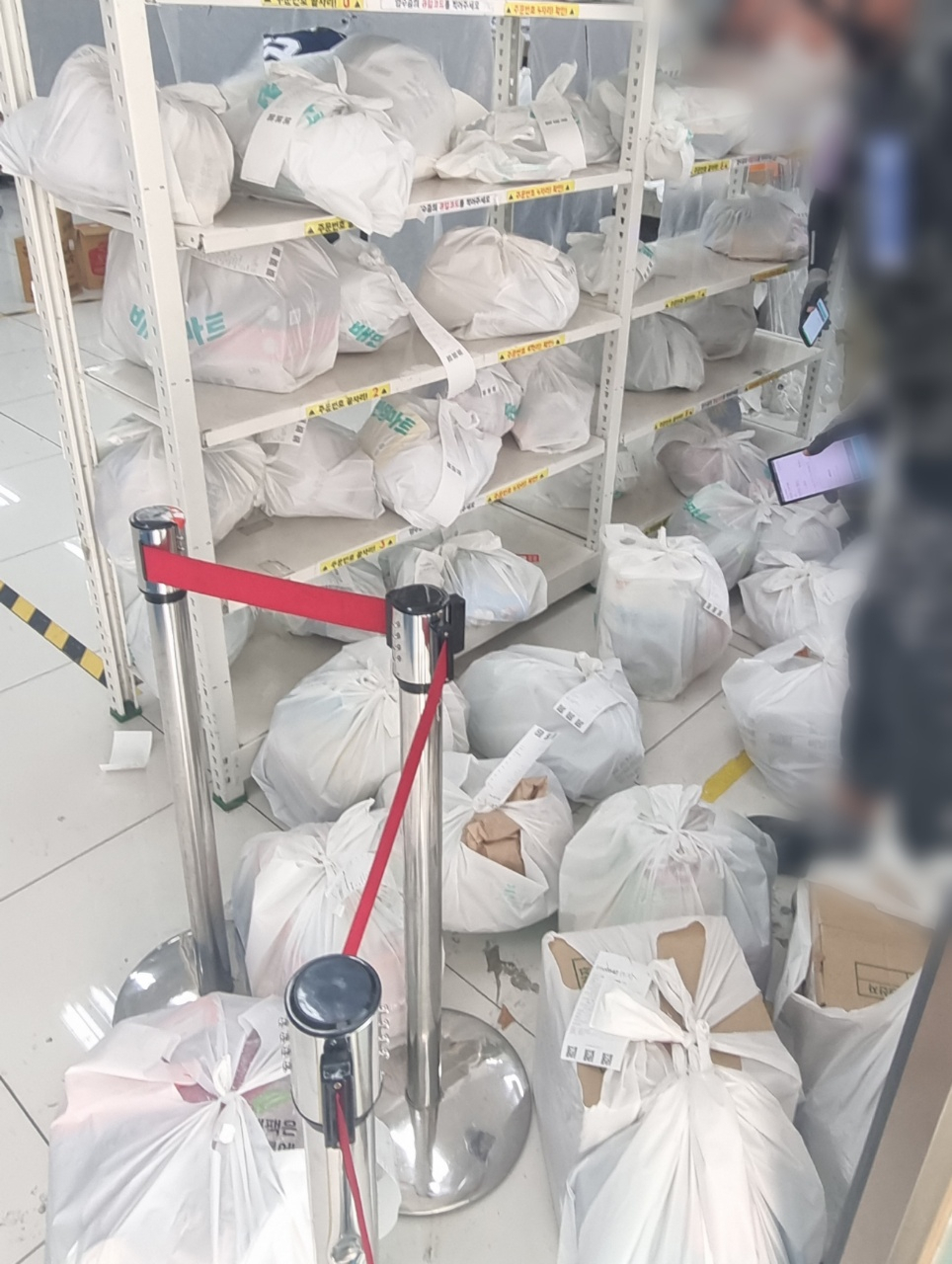 지난 주말 주문이 대거 몰린 강남역삼 B마트 픽업존 현황 [독자 제공]